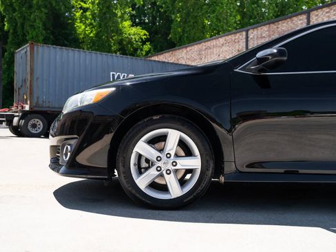 Used 2014 Toyota Camry SE FWD image 3