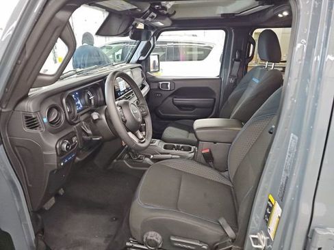 Used 2025 Jeep Wrangler Unlimited Rubicon 4xe w/ Convenience Group image 10