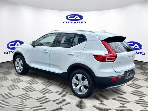 Used 2022 Volvo XC40 T5 Momentum AWD/4WD image 6