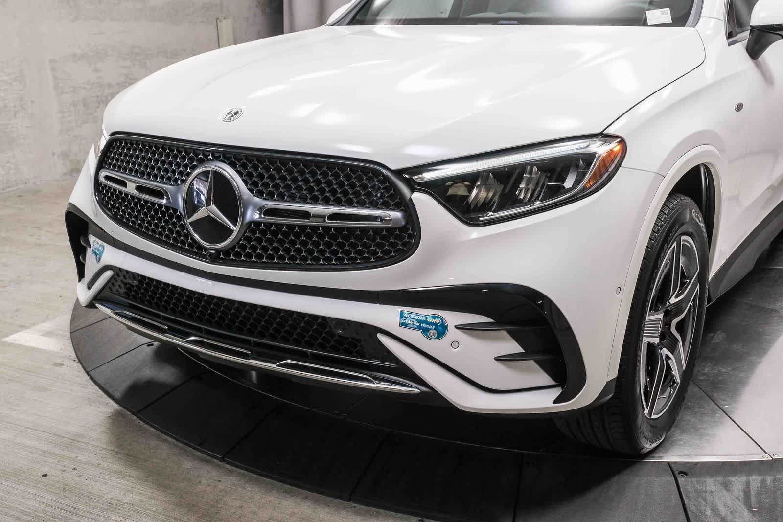 Used 2025 Mercedes-Benz GLC 350e 4MATIC image 11