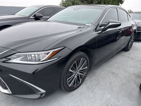 Used 2022 Lexus ES 350 w/ Premium Package image 2