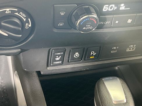 Used 2022 Nissan Frontier SV AWD/4WD image 19