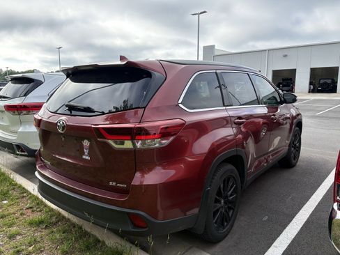 Used 2019 Toyota Highlander SE AWD/4WD image 6
