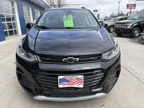 Used 2021 Chevrolet Trax LT w/ Redline Edition image 3