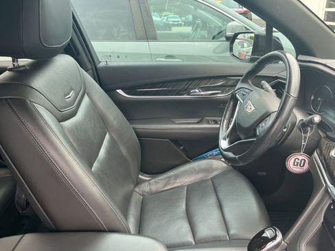 Used 2020 Cadillac XT6 Premium Luxury FWD image 4