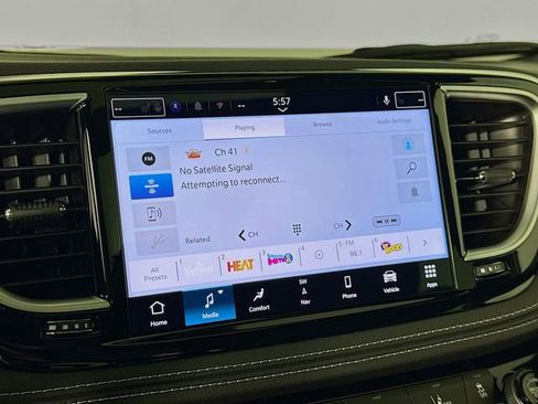 New 2026 Chrysler Pacifica Limited w/ Trailer Tow Group FWD image 18