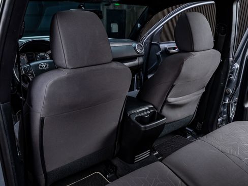 Used 2016 Toyota Tacoma TRD Sport image 33