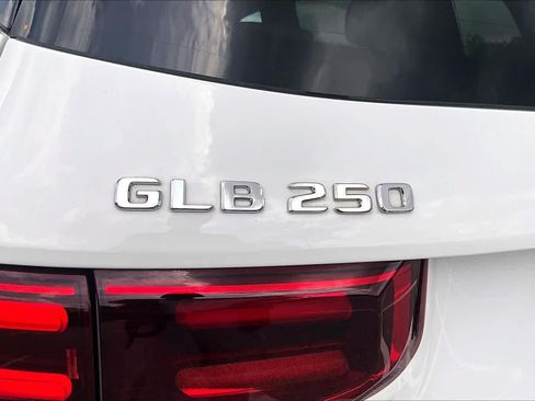 Used 2025 Mercedes-Benz GLB 250 image 10