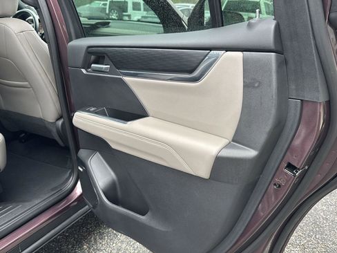 Used 2024 GMC Acadia Elevation image 13