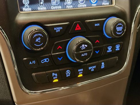 Used 2016 Jeep Grand Cherokee Limited image 24