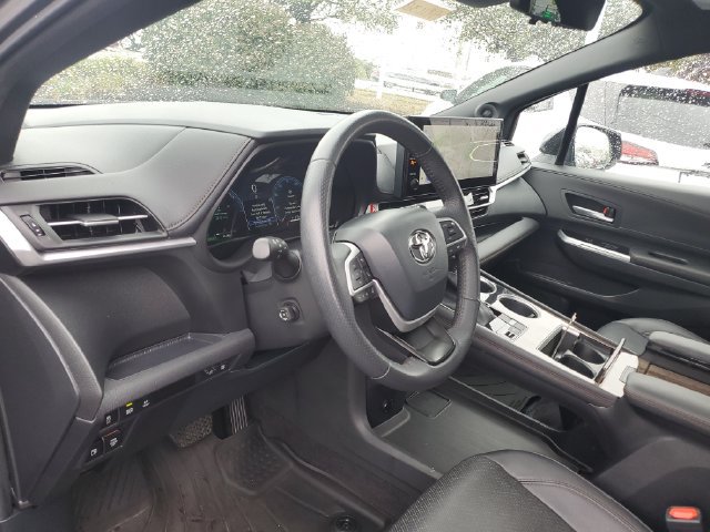 Used 2025 Toyota Sienna Limited AWD/4WD image 19