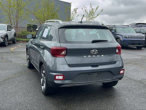 Used 2023 Hyundai Venue Limited FWD image 6