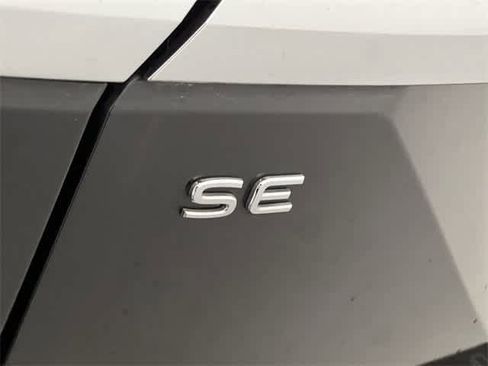 Used 2024 Volkswagen Atlas SE image 28