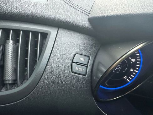 Used 2013 Hyundai Genesis 2.0T RWD image 19