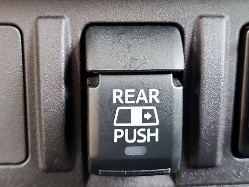 Used 2019 Toyota Tacoma TRD Off-Road image 26