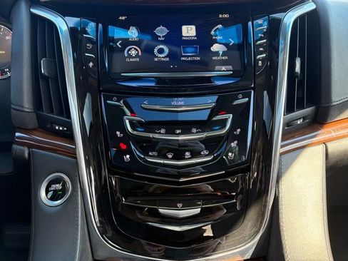 Used 2016 Cadillac Escalade Luxury image 27