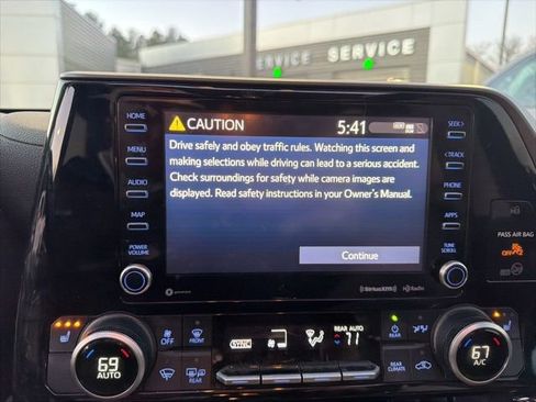 Used 2020 Toyota Highlander XLE image 11