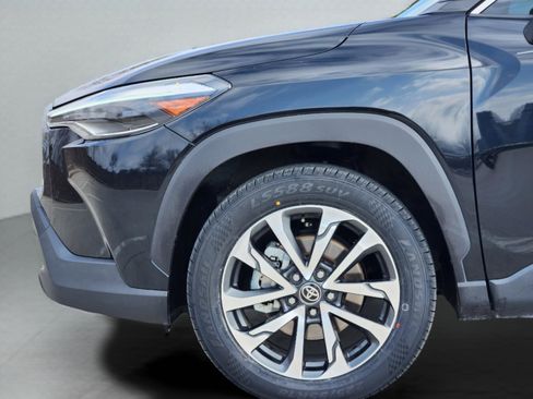 Used 2022 Toyota Corolla Cross XLE w/ Convenience Package image 10