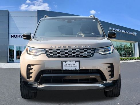 Used 2023 Land Rover Discovery Metropolitan Edition AWD/4WD image 2