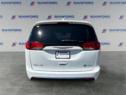 Used 2020 Chrysler Pacifica Limited w/ Advanced Safetytec Group FWD image 4