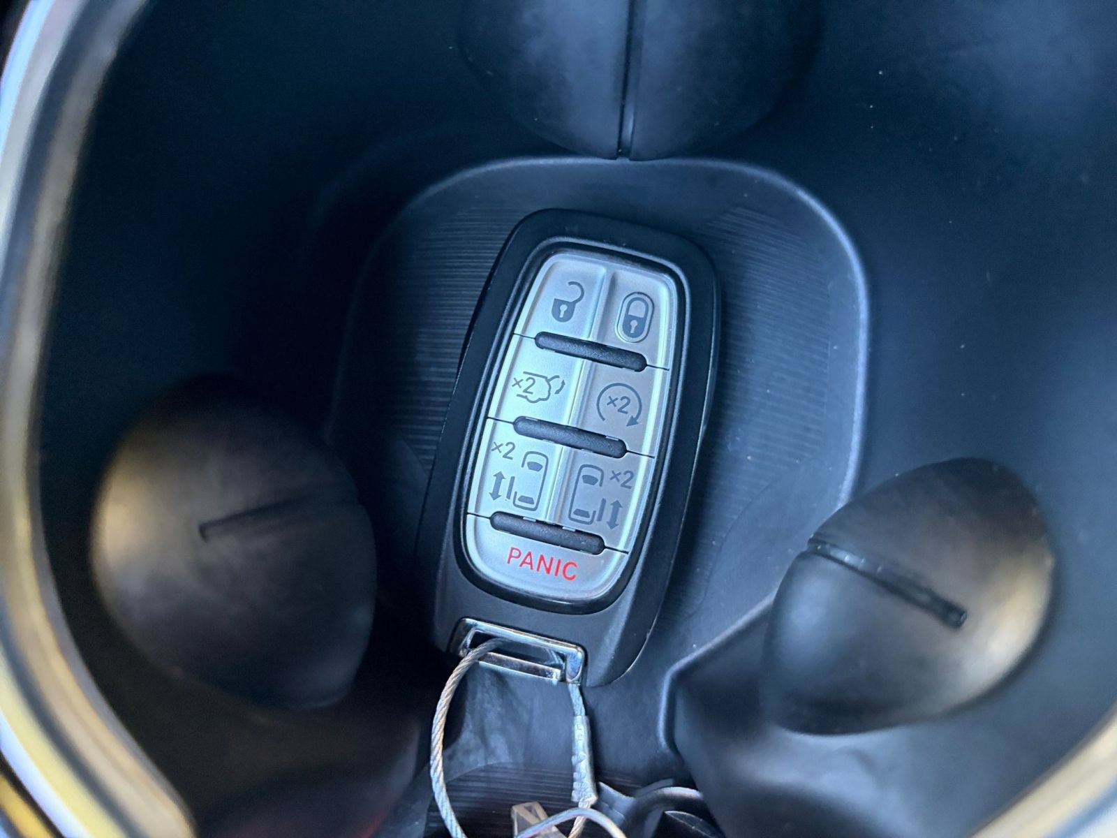 Used 2025 Chrysler Pacifica Limited FWD image 21