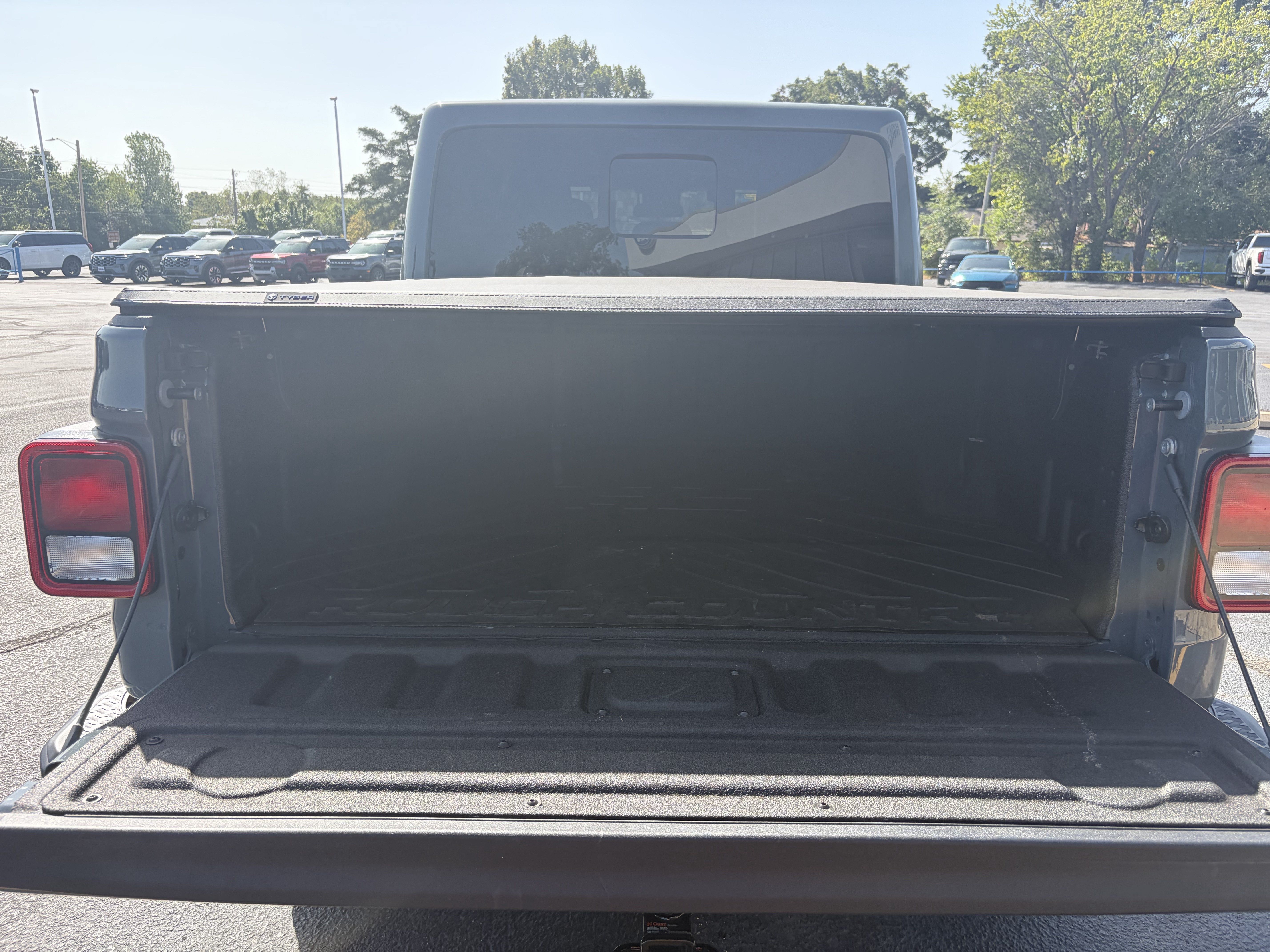 Used 2025 Jeep Gladiator Sport AWD/4WD image 25