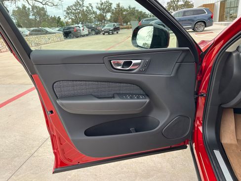 Certified 2025 Volvo XC60 B5 Core w/ Protection Package Premier image 15