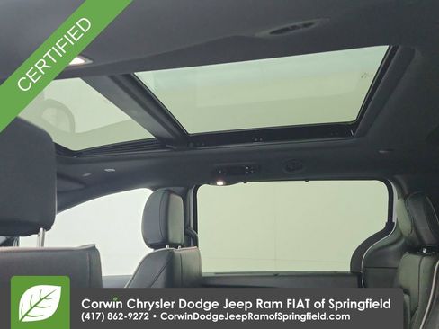 Certified 2025 Chrysler Pacifica Limited image 29