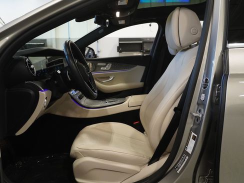 Used 2022 Mercedes-Benz E 350 4MATIC Sedan image 2