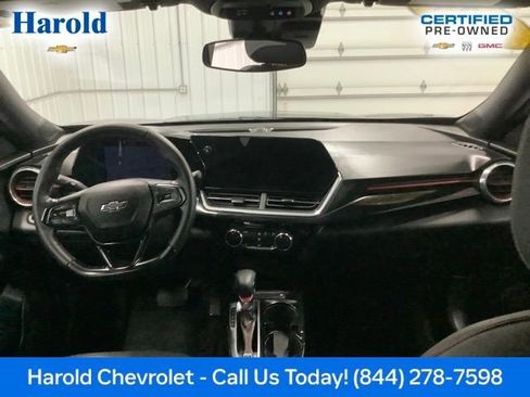 Certified 2025 Chevrolet Trax RS FWD image 16