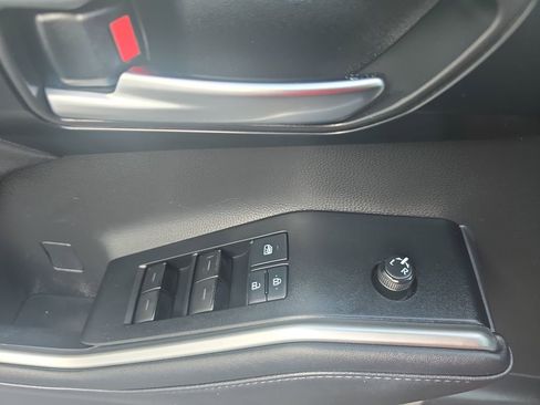 Used 2021 Toyota Highlander XSE FWD image 29
