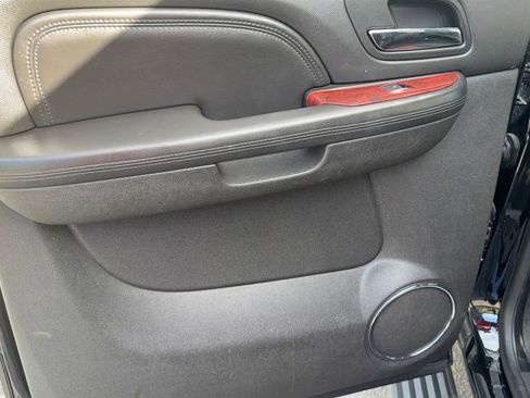 Used 2013 Cadillac Escalade ESV Premium image 33