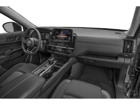Used 2025 Nissan Pathfinder SV image 18