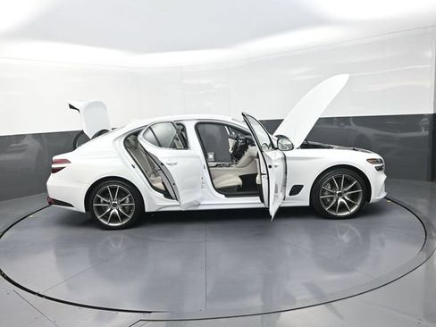 Used 2025 Genesis G70 2.5T RWD image 45