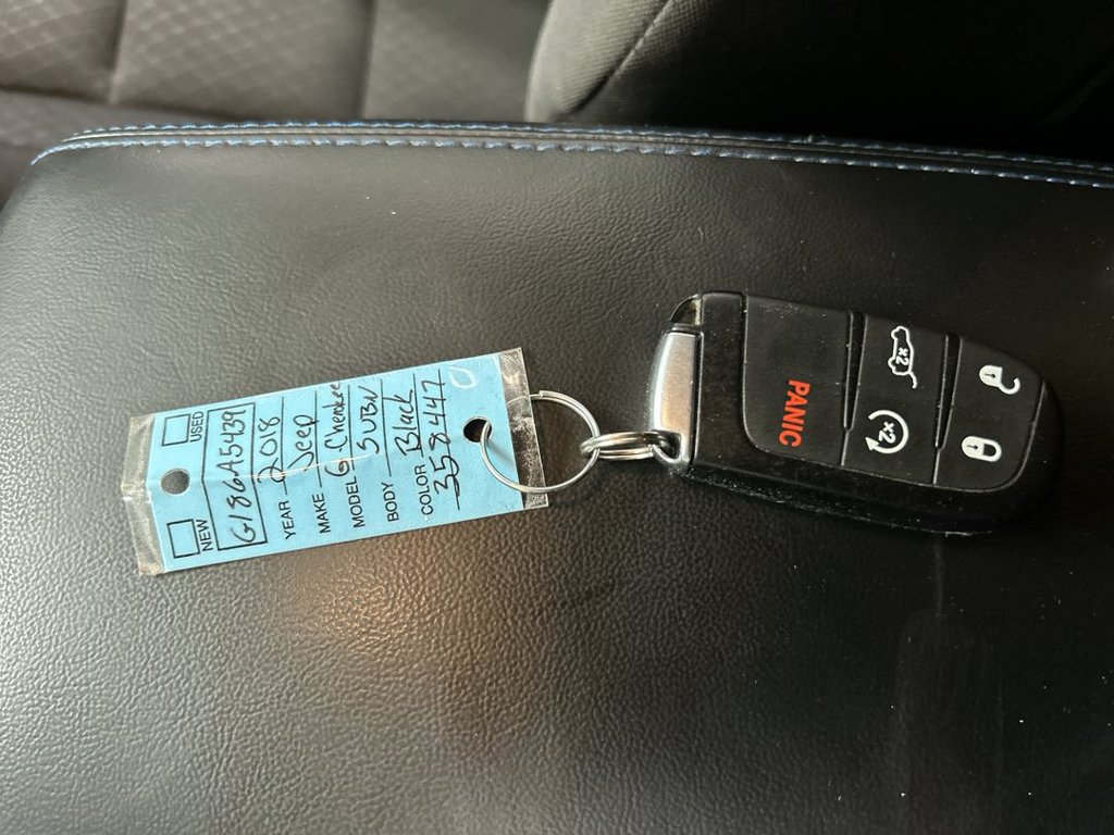 Used 2018 Jeep Grand Cherokee Laredo AWD/4WD image 12