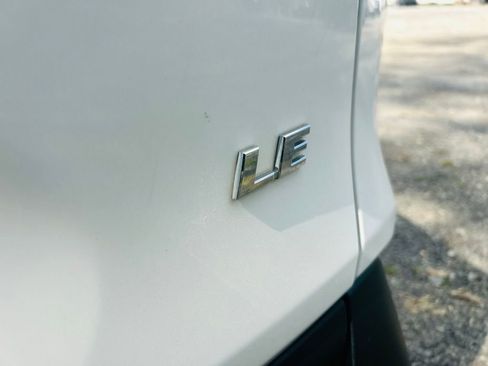 Used 2020 Toyota RAV4 LE image 9