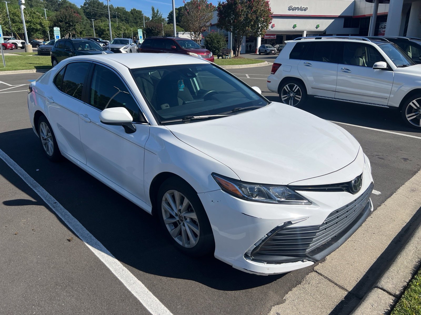 Used 2022 Toyota Camry LE FWD image 16