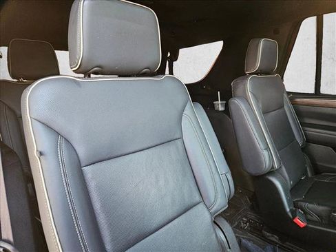 Used 2021 Chevrolet Tahoe Premier w/ Premium Package RWD image 18