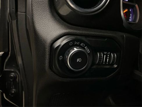 Used 2020 Jeep Wrangler Unlimited Sahara image 22