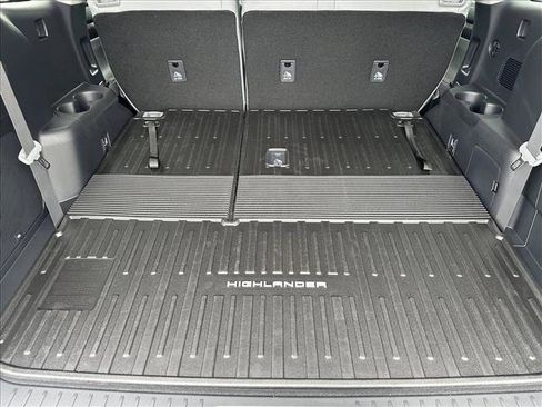 Used 2025 Toyota Highlander Limited image 23