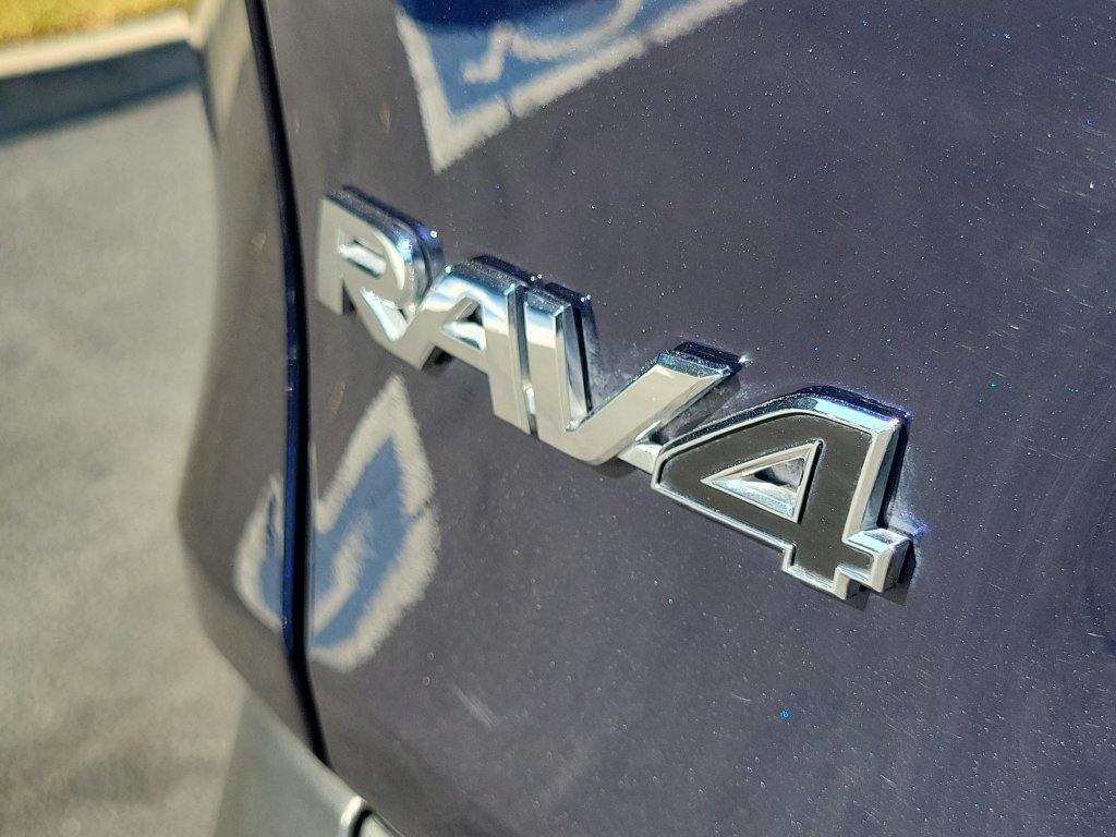Used 2025 Toyota RAV4 XLE AWD/4WD image 8