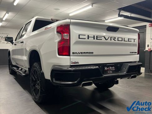 Used 2021 Chevrolet Silverado 1500 Custom Trail Boss w/ LPO, Dark Essentials Package image 9