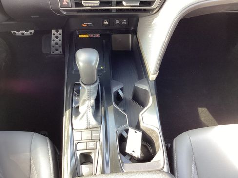 Used 2025 Toyota Camry SE AWD/4WD image 18