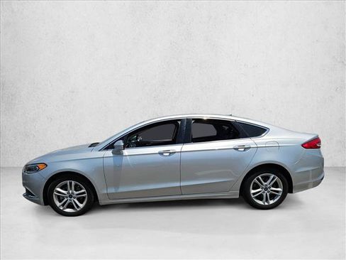 Used 2018 Ford Fusion SE w/ Fusion SE Technology Package FWD image 8