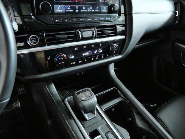 Used 2024 Nissan Pathfinder SL w/ SL Premium Package AWD/4WD image 13