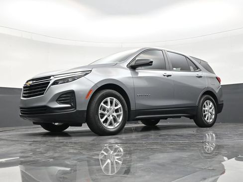 Used 2024 Chevrolet Equinox LS w/ LS Convenience Package FWD image 19