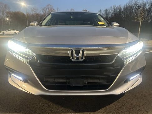 Used 2018 Honda Accord Touring image 2