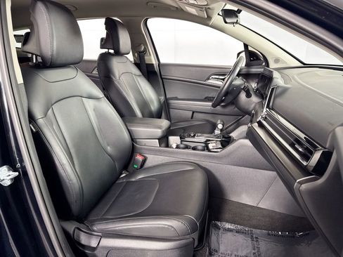 Used 2025 Kia Sportage EX image 33