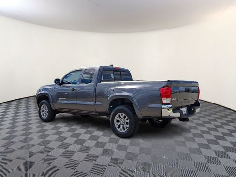 Used 2017 Toyota Tacoma SR5 w/ Tow Package AWD/4WD image 9