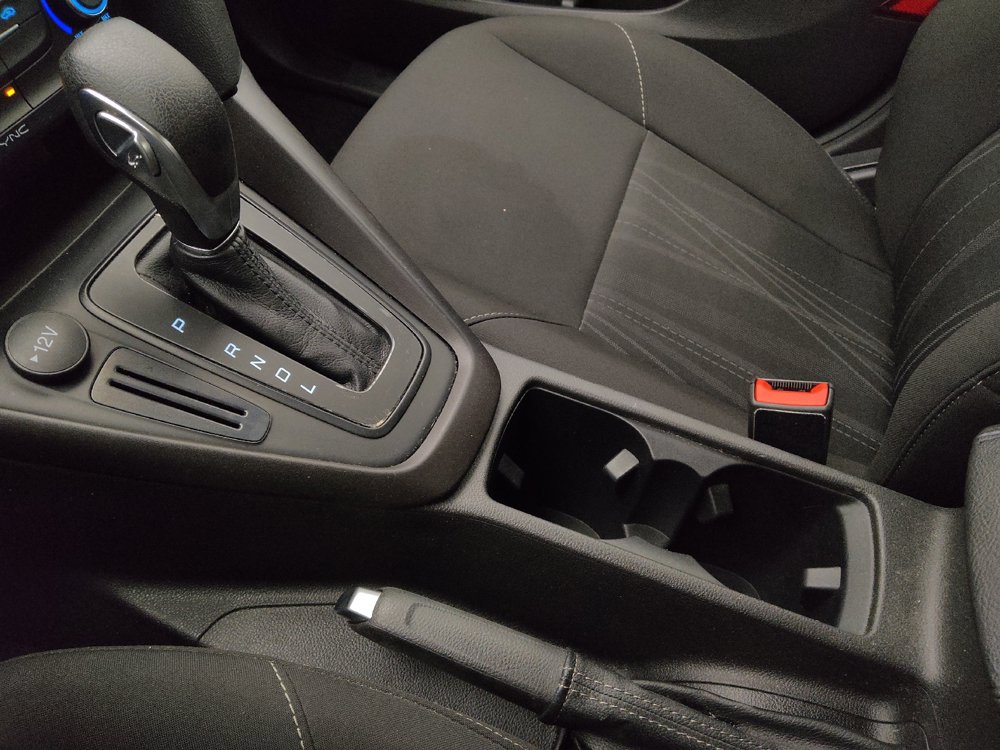 Used 2018 Ford Focus SE w/ SE Appearance Package FWD image 26